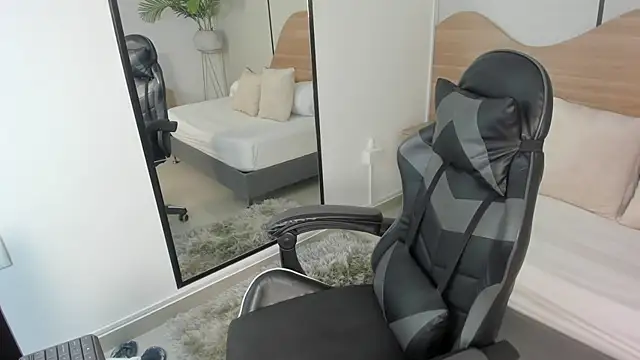 mia collins96 online show from November 26, 2:45 am