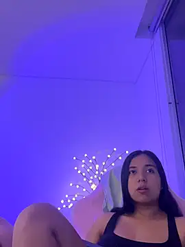 aly nicols online show from November 19, 6:13 am