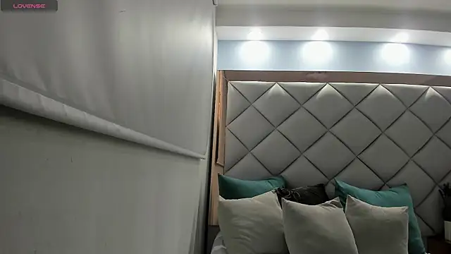 mirandaduboiss online show from November 20, 5:14 pm