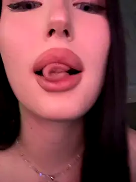 KailyBell online show from November 8, 9:42 pm