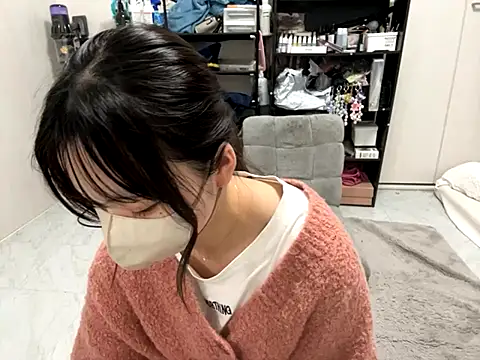 pomu chan online show from November 27, 9:12 am