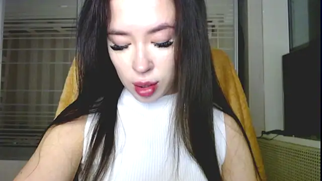 Laura miss online show from November 8, 9:09 pm