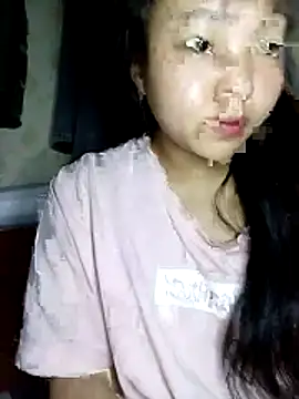 Quynhsumon online show from February 27, 3:45 pm