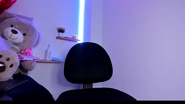 eimyy rouse online show from February 20, 12:31 am