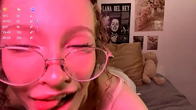 Kira Sanders online show from November 18, 6:42 pm