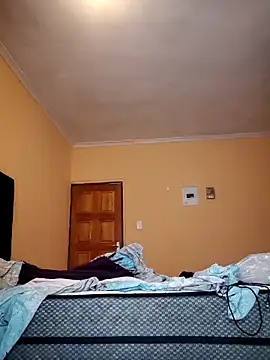 yummy-caramel online show from March 12, 10:18 am