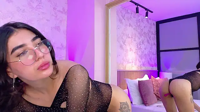 AdelineJhones online show from November 4, 2:00 pm