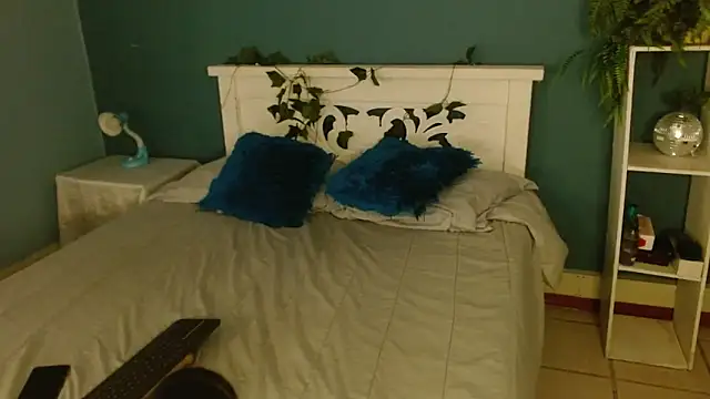 Samantha  Benet online show from November 22, 8:44 pm