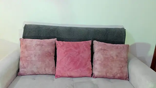 miadaviesx online show from December 5, 6:53 pm