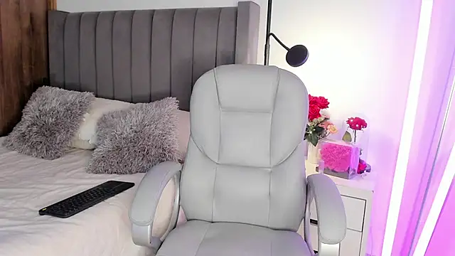 elicortes online show from October 25, 1:52 pm