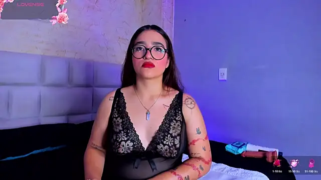 AlmaLopez  online show from November 9, 1:18 pm