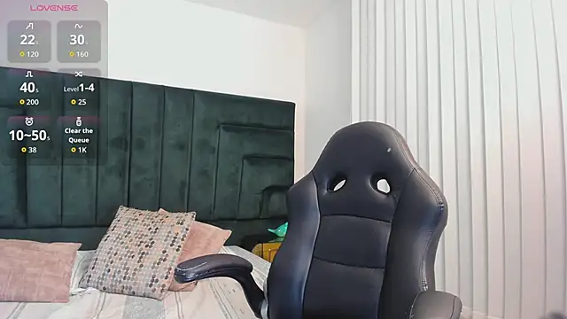 EmmaCarther online show from November 13, 6:29 pm