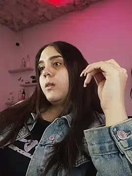 mirandahvelez online show from October 31, 6:26 am