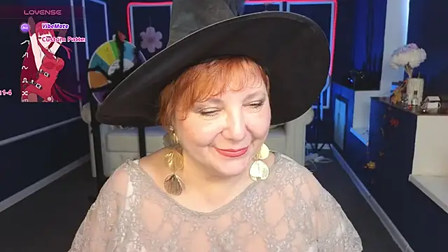 Kira Kirke online show from October 25, 12:13 pm