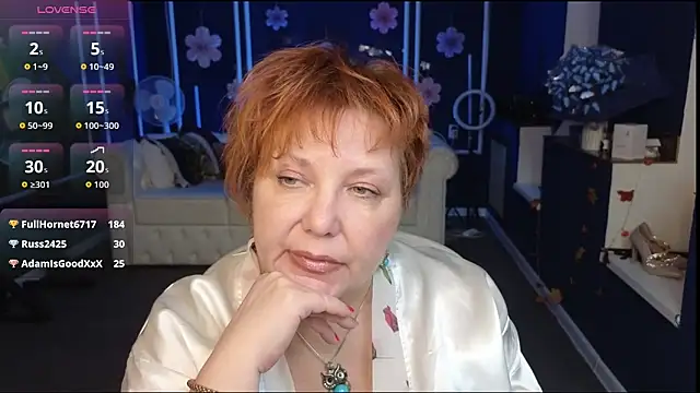 Kira Kirke online show from November 10, 4:35 pm