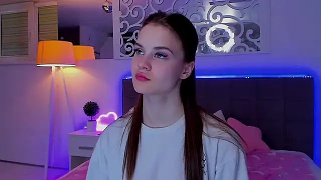 LuisaClover online show from March 28, 8:41 pm