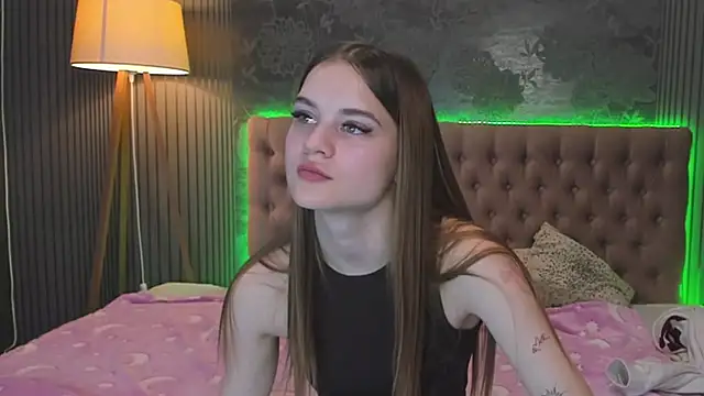 LuisaClover online show from November 15, 1:34 pm