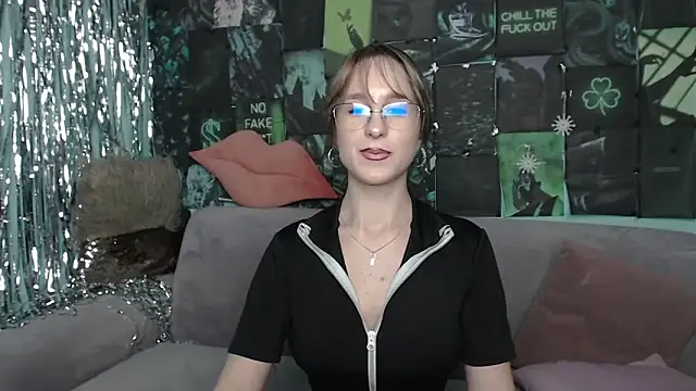 AlishaKellyi online show from December 14, 1:39 pm