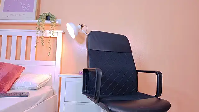 SeleneGibson   online show from January 6, 7:39 pm