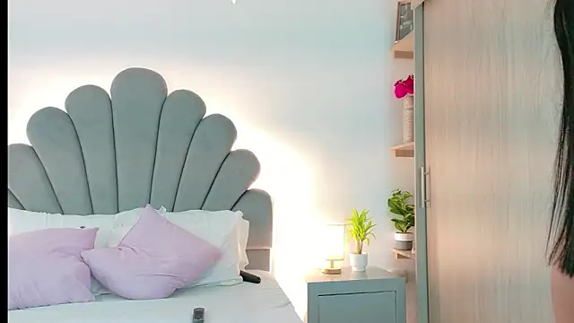 AbbyHank2 online show from December 3, 5:48 pm