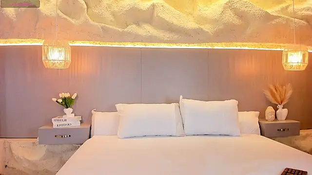 AmyColman  online show from March 16, 12:09 pm