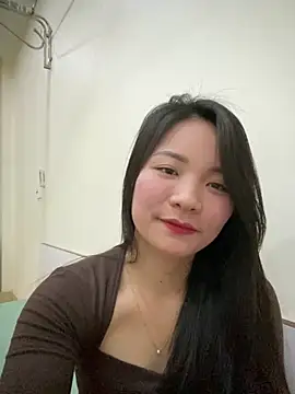 Bee Yellow00 online show from March 11, 5:00 am