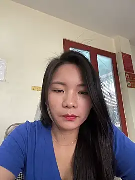 Bee Yellow00 online show from June 4, 4:39 am