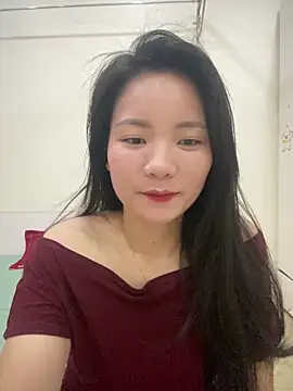 Bee Yellow00 online show from March 31, 5:29 am