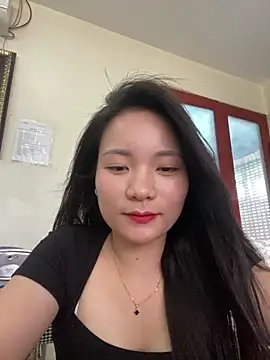 Bee Yellow00 online show from June 2, 6:03 am