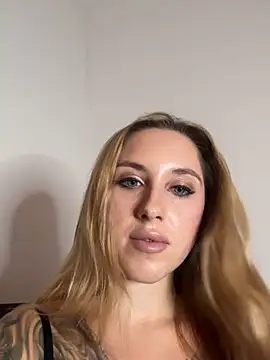 LaraHorneyy online show from October 24, 5:09 pm