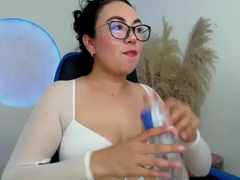 Yadis hot online show from November 11, 9:34 pm