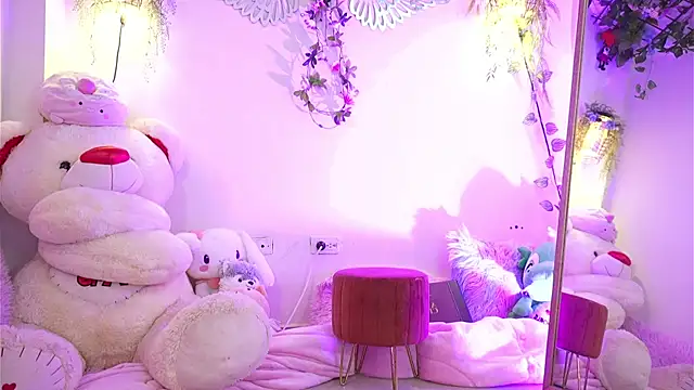 ISA NIXON online show from November 30, 11:20 pm