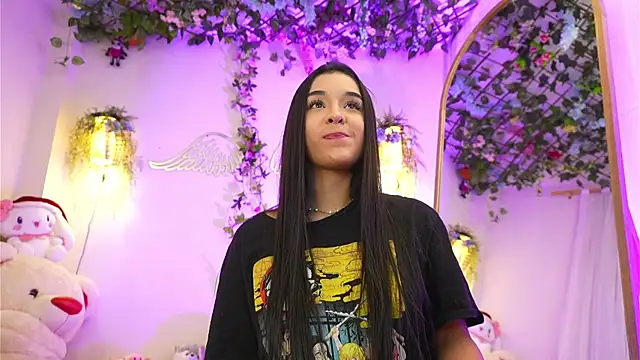 ISA NIXON online show from December 14, 11:32 pm