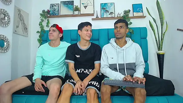 Hot Boys Latinos X online show from November 8, 10:15 pm