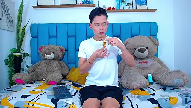 Hot Boys Latinos X online show from March 19, 1:59 pm