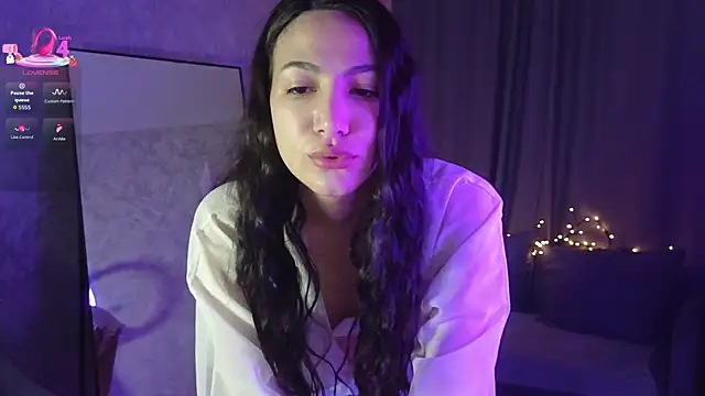 Mulan Lo online show from November 17, 8:20 pm