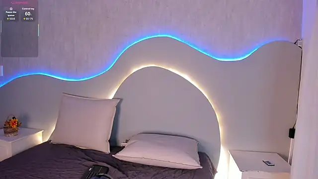 EmiliClarke online show from January 7, 7:39 pm