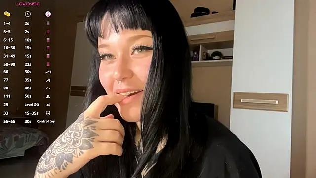 LaurenOveson online show from November 18, 10:16 am