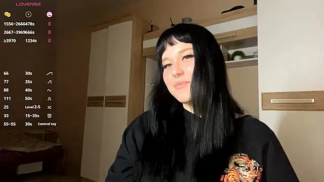 LaurenOveson online show from December 3, 5:15 pm