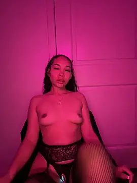 nikkiloveee online show from January 7, 7:12 am