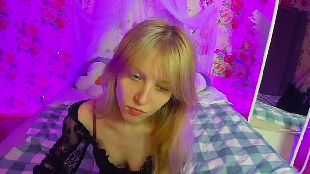 KissChristie   online show from November 8, 8:14 pm