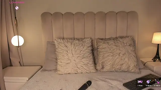 Melanie hillz online show from March 13, 8:10 pm