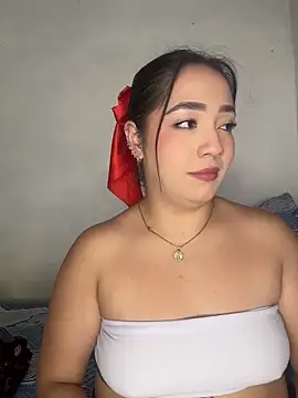 Hannahpradaa  online show from December 3, 7:05 pm