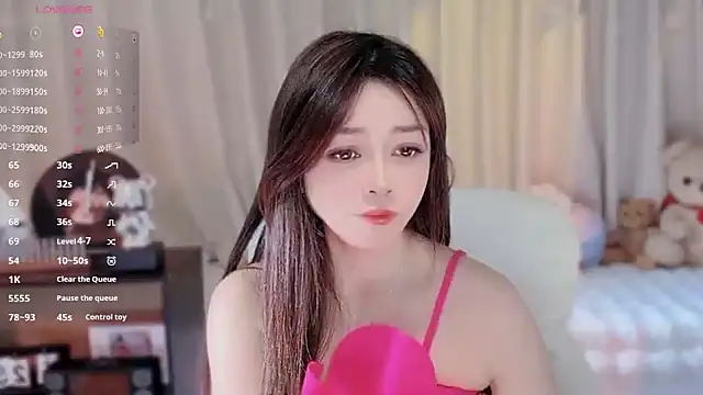 Yiluo95 online show from December 3, 4:42 pm