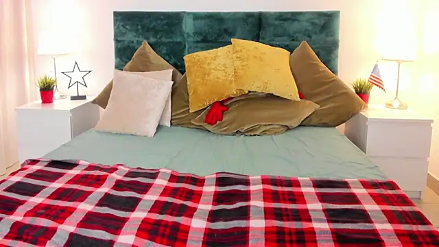 babyyullii online show from March 12, 6:05 am