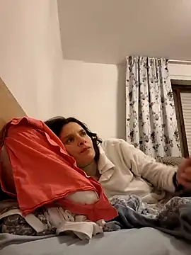 Piediniecollant online show from December 15, 1:27 pm