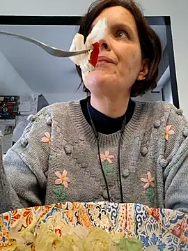 Piediniecollant online show from March 3, 11:27 am