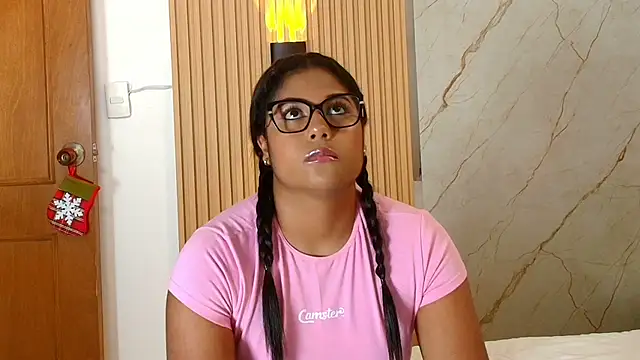 Madisson Queens online show from December 2, 7:05 pm