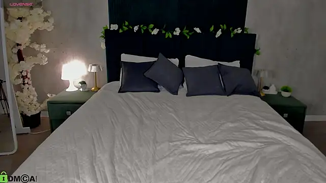 Melanie Ryer online show from November 30, 2:27 am