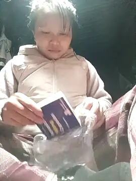 yoyo-mi online show from December 5, 12:50 pm